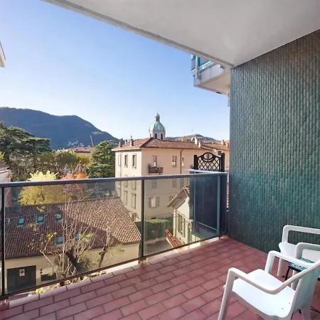 House Of Roses Con Vista Duomo Como