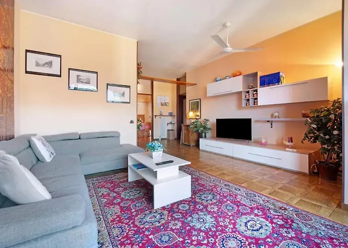 House Of Roses Con Vista Duomo בית נופש קומו