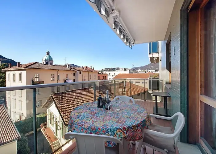 House Of Roses Con Vista Duomo בית נופש קומו